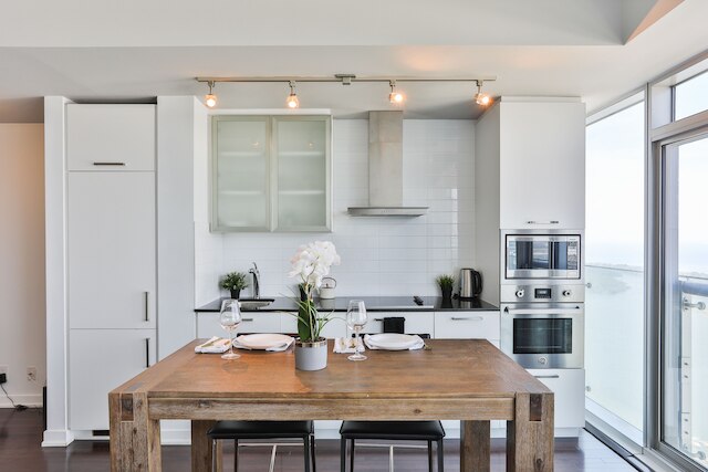 ラグジュアリー レイクビュー スカイスクレイパー バイ CN タワー