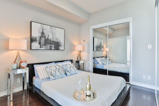 ラグジュアリー レイクビュー スカイスクレイパー バイ CN タワー