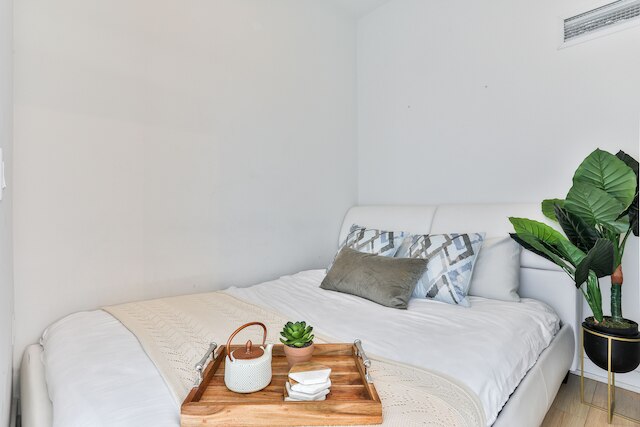 モダン 2 ストーリー バイ CN タワー