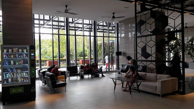 エクスプレッションズ スイーツ バイ アIホスト グローバル