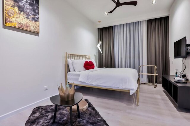 エクスプレッションズ スイーツ バイ アIホスト グローバル