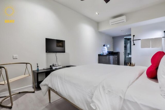 エクスプレッションズ スイーツ バイ アIホスト グローバル