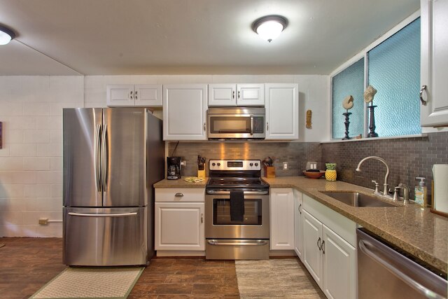 マルヒア カハカイ 2 ベッドルーム コンド バイ レッドオーニング