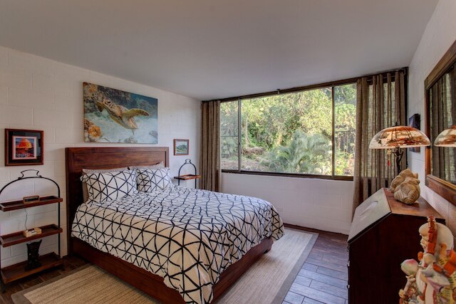 マルヒア カハカイ 2 ベッドルーム コンド バイ レッドオーニング