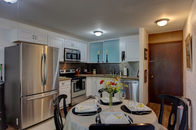 マルヒア カハカイ 2 ベッドルーム コンド バイ レッドオーニング