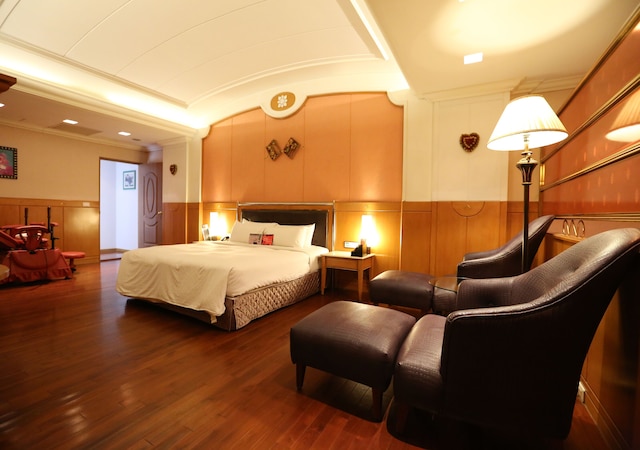 Royal Group Motel Tainan Branch