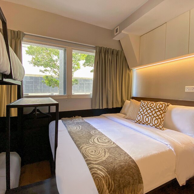 STシグネチャ・ブギスビーチ、ショートオーバーナイト、8時間：11PM-7AM