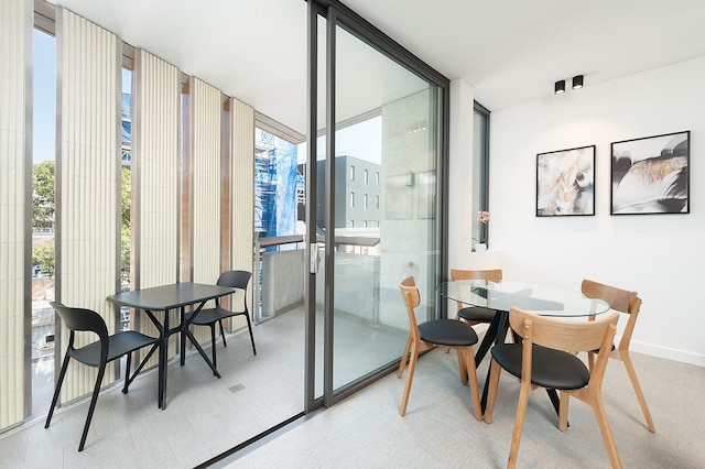 ブランド ニュー ラグジュアリー アパート イン サリー ヒルズ