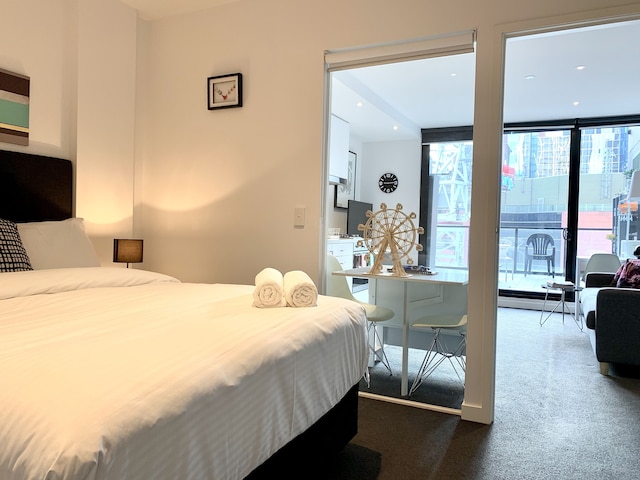 レアディセット アパートメンツ オン リトル コリンズ