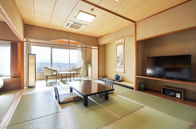 司ロイヤルホテル