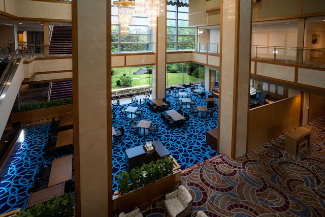 司ロイヤルホテル