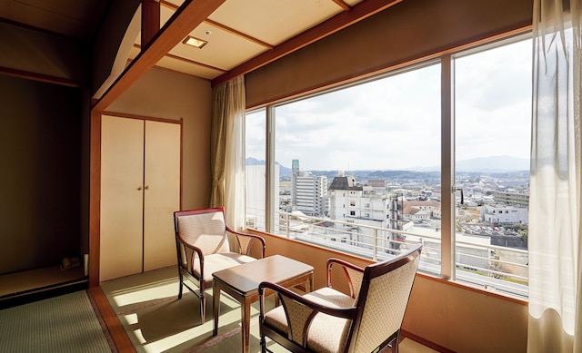 司ロイヤルホテル