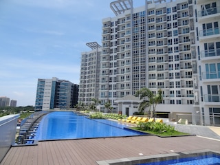 8 ニュータウン ブールバード