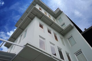 ウルームズ セナヤン