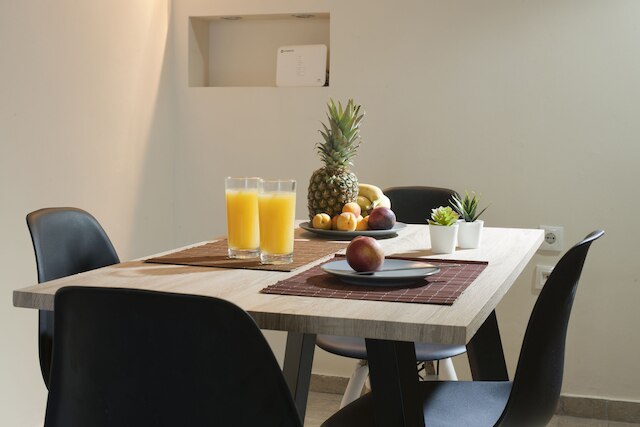 コンフォータブル アパートメント アット ザ フット オブ ザ オデオン オブ ヘロース アティカス