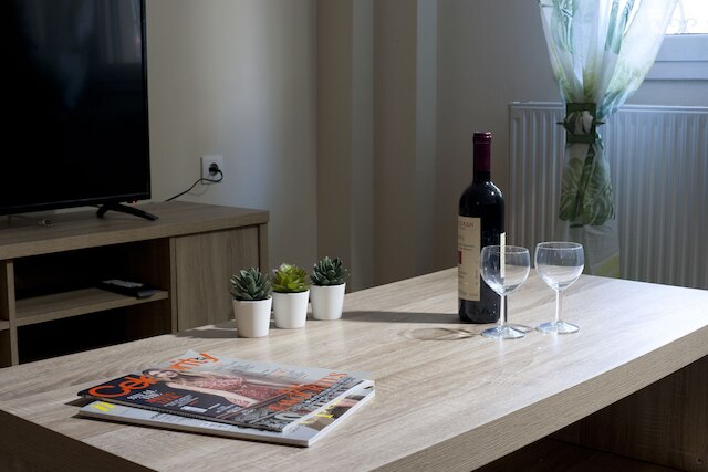 コンフォータブル アパートメント アット ザ フット オブ ザ オデオン オブ ヘロース アティカス