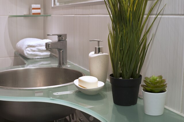 コンフォータブル アパートメント アット ザ フット オブ ザ オデオン オブ ヘロース アティカス