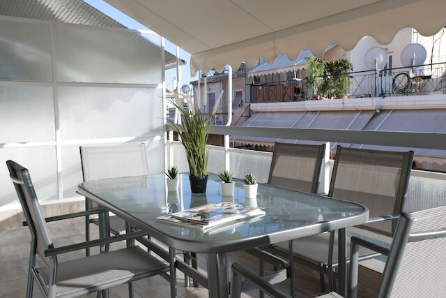 コロノス -  リノベーテッド アパートメント