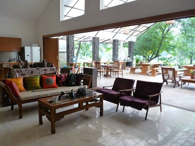 ロニア マウンテン ヴィラ レンバン