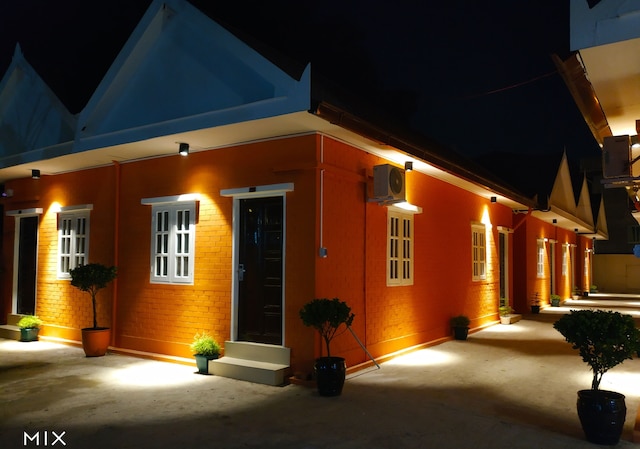 サンライズ スクエア モーテル