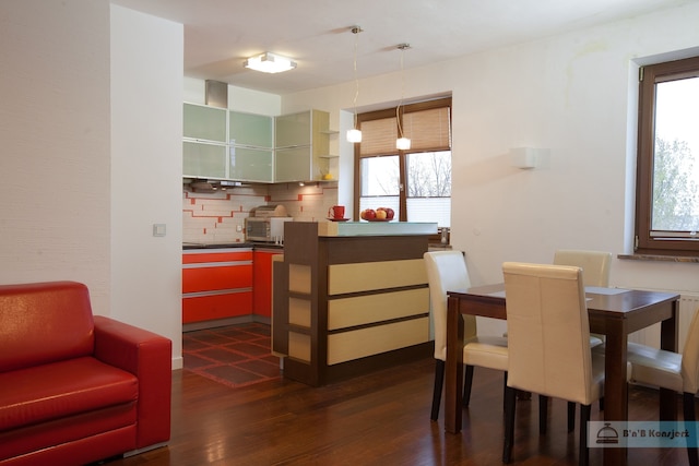 ワルシャワ コンシェルジ コスジコバ