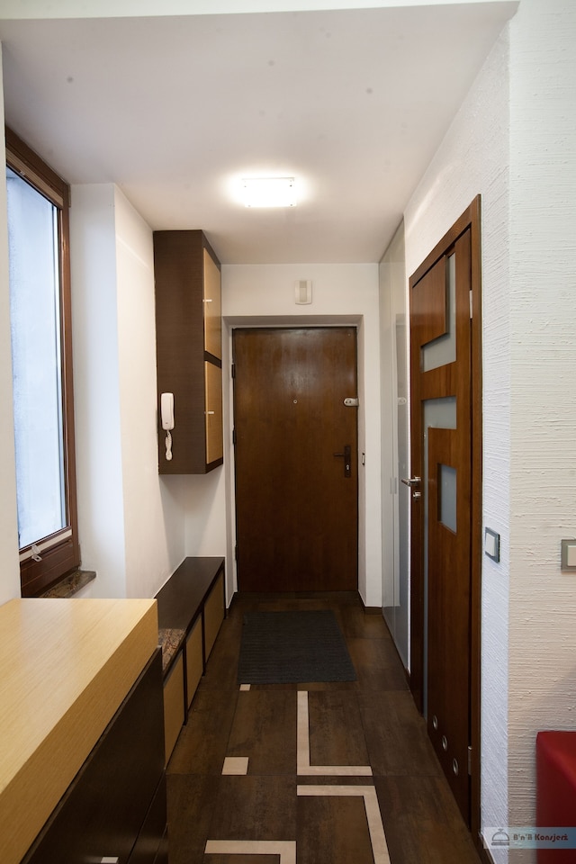 ワルシャワ コンシェルジ コスジコバ