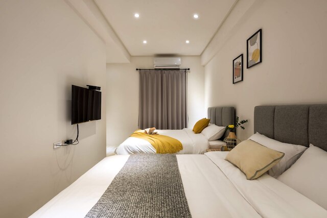 Single Eyelid Hostel