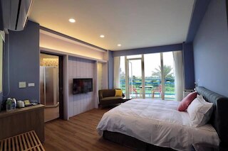 The Riverview Retreats