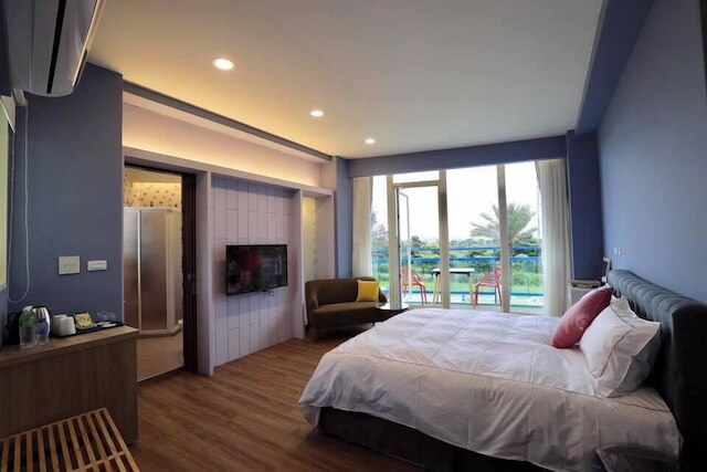 The Riverview Retreats