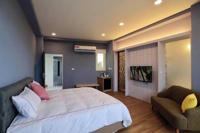 The Riverview Retreats