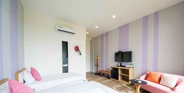 The Riverview Retreats