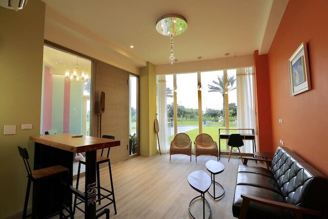 The Riverview Retreats