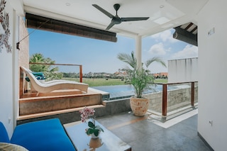 ザ ウィナ ヴィラ スミニャック