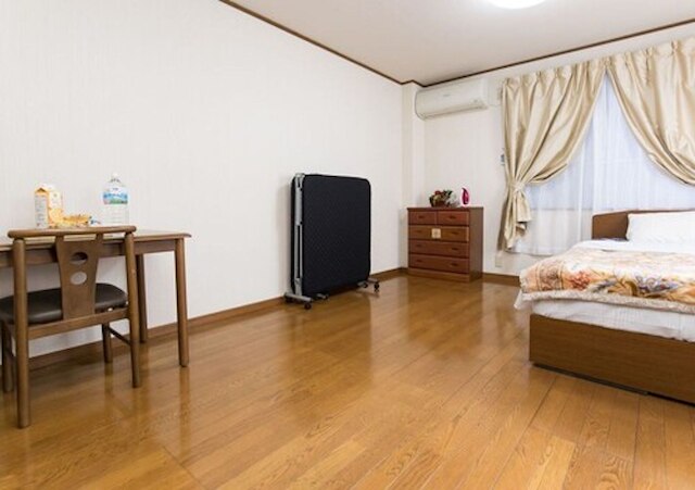 Centrally Located Deluxe Furnished.1