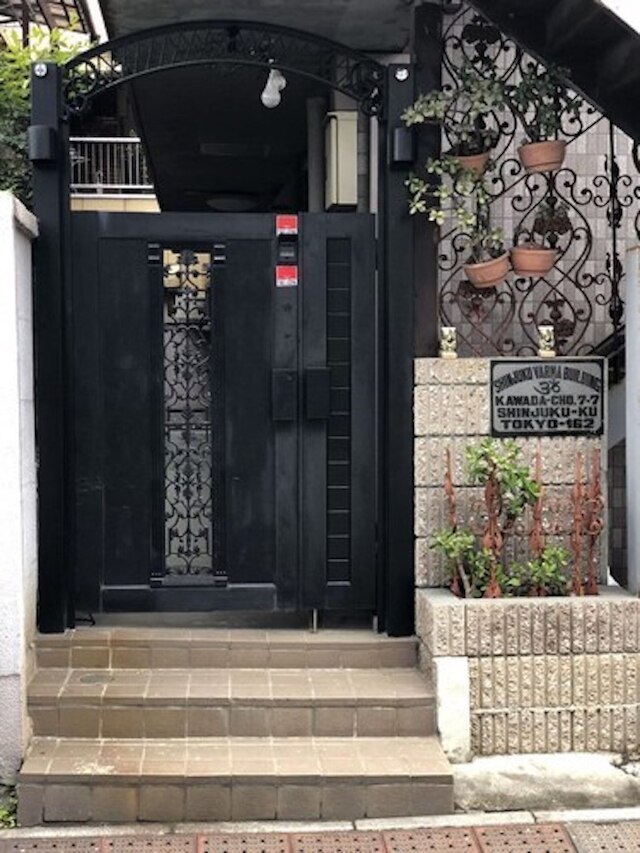 Centrally Located Deluxe Furnished.2