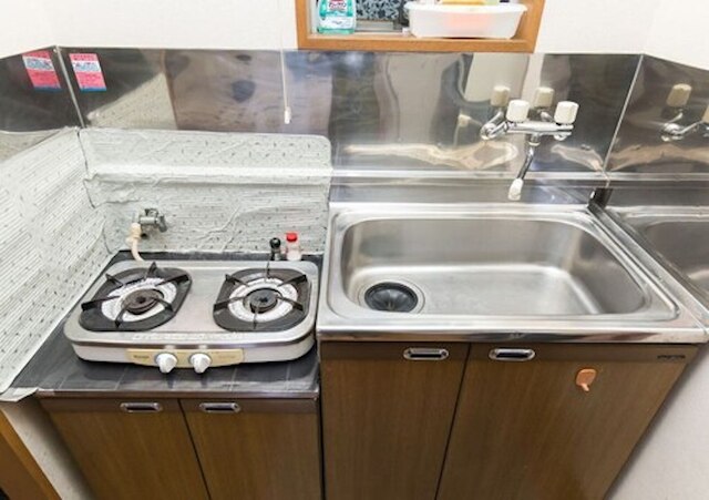 Centrally Located Deluxe Furnished.3