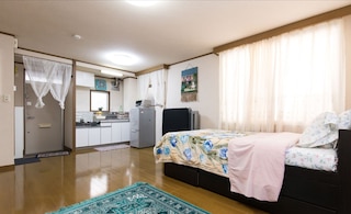 Centrally Located Deluxe Furnished.4