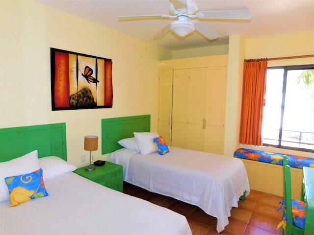 ノーティビーチ コンドズ