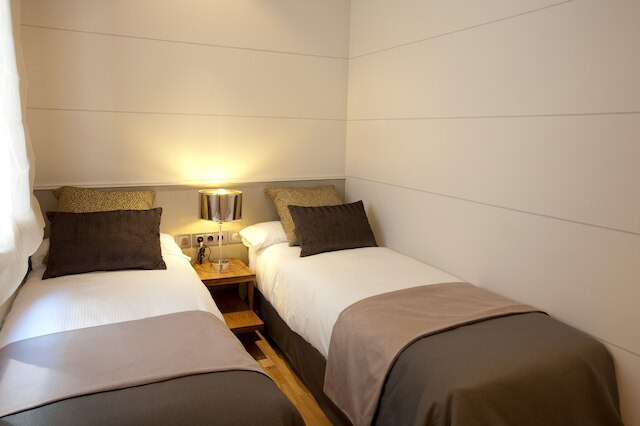 アパートメンツ シクスティフォー