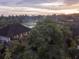 スリ・ラティ コッテージ