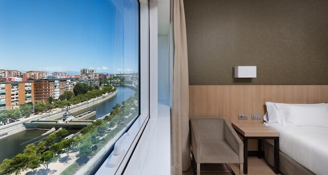 NH マドリッド リベラ デル マンサナレス