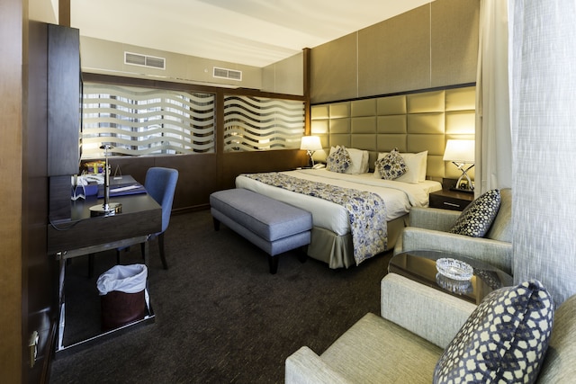 ハワード ジョンソン バール ドバイ