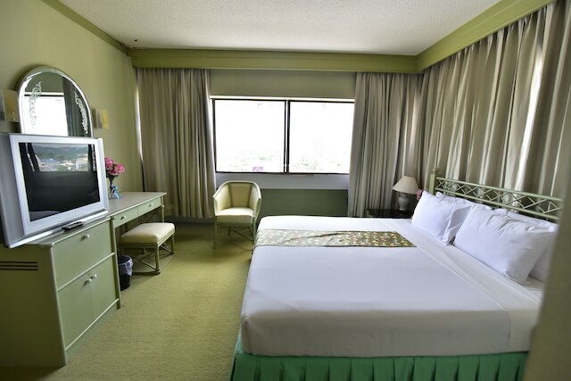 タムリン ホテル