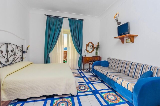 ホテル スメラルド