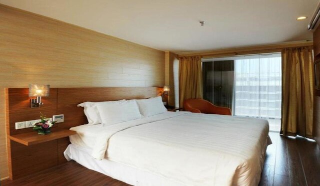 エンパイア ホテル スバン