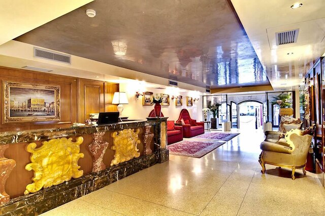 ペーザロ パレス