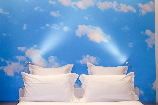 ホテル シクッスティーン パリ モンルージュ