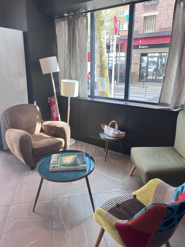 ホテル シクッスティーン パリ モンルージュ