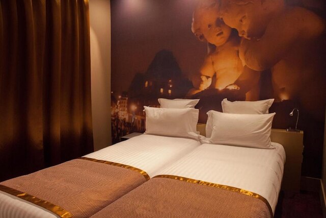 ホテル シクッスティーン パリ モンルージュ