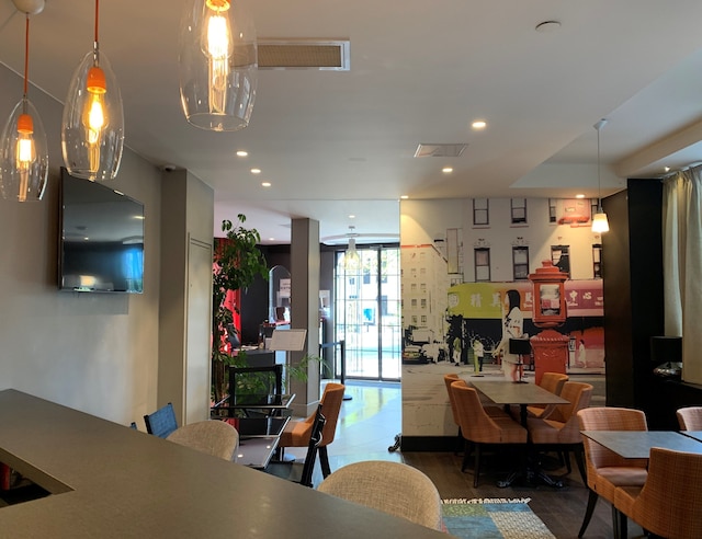 ホテル シクッスティーン パリ モンルージュ